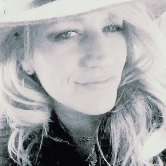 Meet your Posher, Carol - Picture 1 of 1